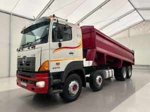 2006 Hino 700 Series 8×4 Sleeper Cab Steel Tipper Exw UK